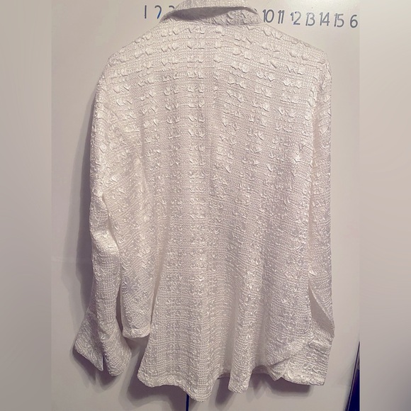 Essentials by Milano White Blouse - Picture 3 of 8